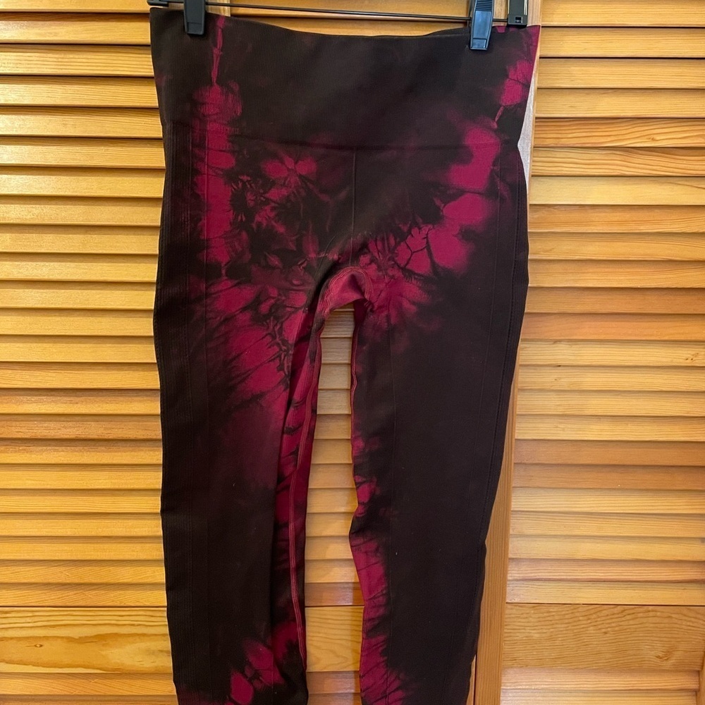 Lululemon Ebb to Street Leggings, Wine Berry Bordeaux, Size Not Noted. - Picture 9 of 10